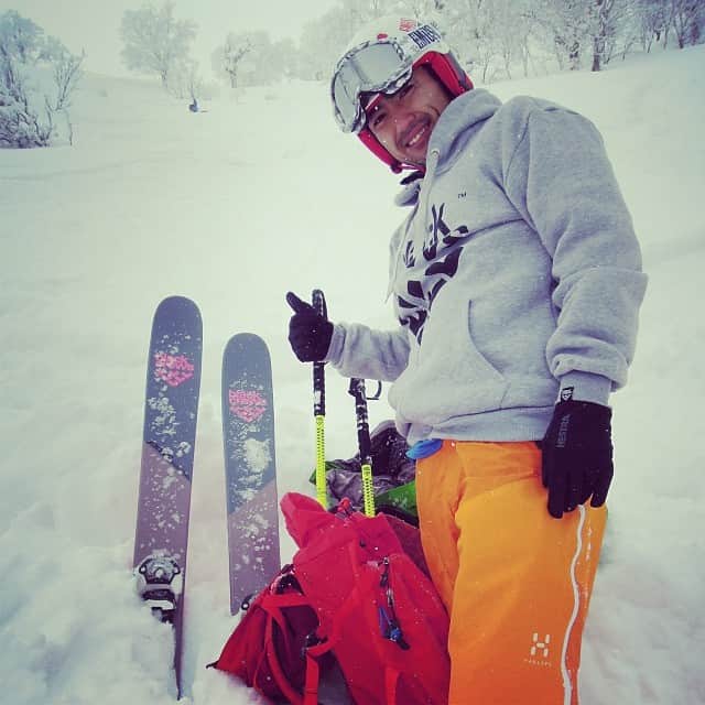 田村幸士さんのインスタグラム写真 - (田村幸士Instagram)「[2014 : DAY35] #ski #skiing #backcountryski #backcountryskiing #alpineski #freeski #powdersnow #powpow #snow #mountainporn #mountain #outdoor #outdoorpassion #japanski #nature #neige #snowing @_Snowpowder_ #kiroro #blackcrows #haglofs #poc #emusi」2月4日 13時18分 - kojimg