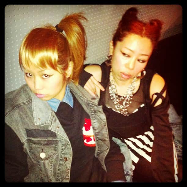 のインスタグラム：「YGファミリーきた。いちお2NE1調ね。」