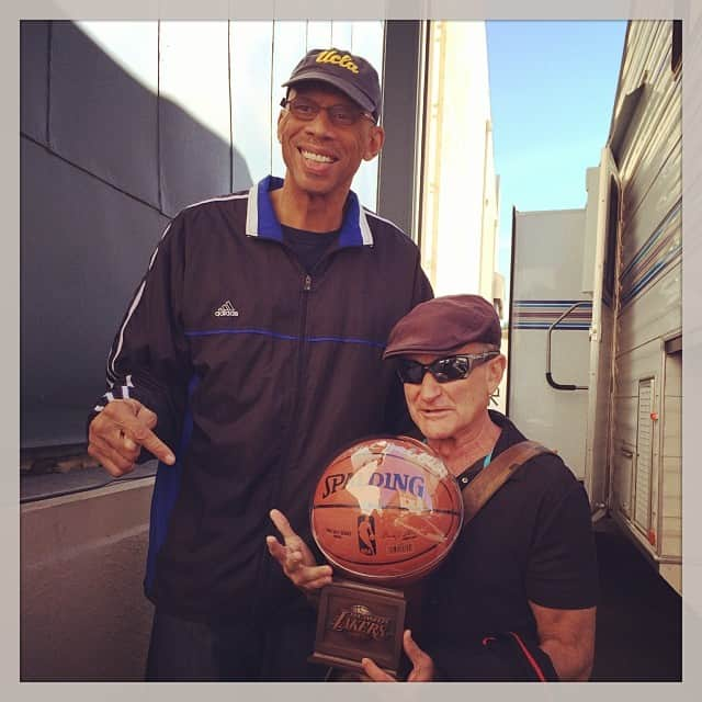 ロビン・ウィリアムズのインスタグラム：「Ladies and gentlemen....Kareem Abdul-Jabbar is going to be on @thecrazyonescbs」