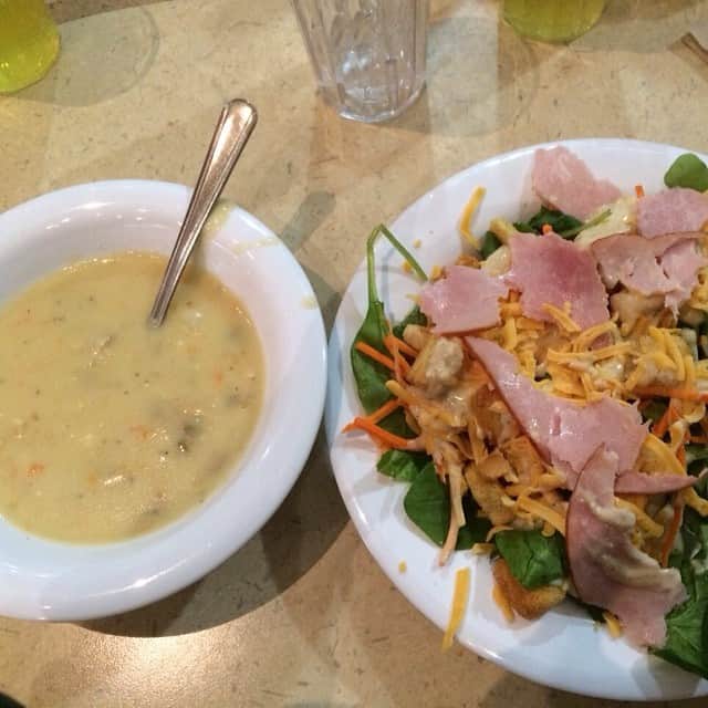山口観弘のインスタグラム：「今日のランチ。」