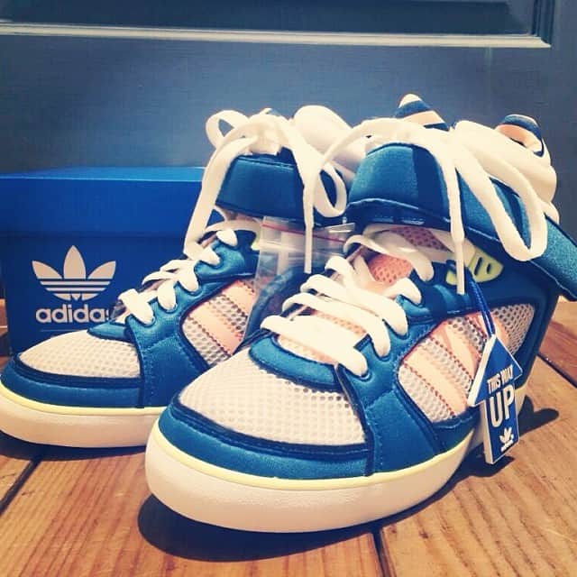 dazzlinさんのインスタグラム写真 - (dazzlinInstagram)「【本日WEB販売開始！&明日dazzlin全店販売Start!】 AMBER LIGHT HEEL DL ¥12,600-  adidas originalsとdazzlinが共同開発したインヒールスニーカーが数量限定発売！  #dazzlin #adidasoriginals #runwaychannel #shoes #sneakers #sneaker #goods #new #newarrival #follow #followme」2月6日 13時37分 - dazzlin_official