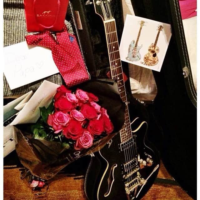 布袋寅泰さんのインスタグラム写真 - (布袋寅泰Instagram)「New guitar! Duesenberg Starplayer TV model. #hotei #guitar #duesenberg #guitarporn #birthday #present」2月6日 15時13分 - hotei_official