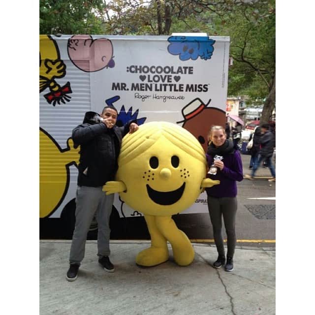 I.T IS INSPIRATIONさんのインスタグラム写真 - (I.T IS INSPIRATIONInstagram)「Fans are enjoying photo taking with LITTLE MISS SUNSHINE at Shatin! Don't miss the last chance, come now!  @chocoolatehk #chocoolatehk #chocoolate #mrmenlittlemiss #littlemisssunshine #mrmen #littlemiss #crossover #trucktour #valentines #valentinesday」2月9日 18時52分 - ithk