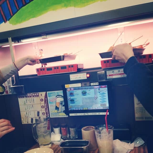 ほな・いこかのインスタグラム：「大阪で串カツ〜！ハイブリッドすぎです。」