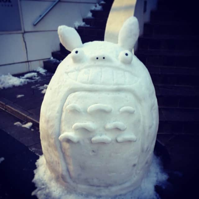 笛木優子のインスタグラム：「この前の雪で作ったトトロ⛄️❄️すごいでしょ？？😁私のお友達のお店のものです🎶」