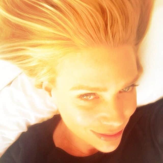 ローリー・ホールデンのインスタグラム：「At peace...」