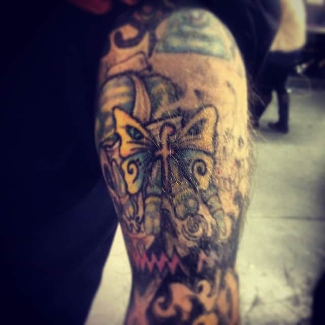 ヴィクター・ウッテンのインスタグラム：「A FODERA tattoo. (Not mine)」