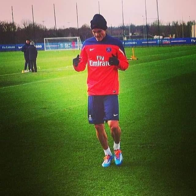 エディンソン・カバーニのインスタグラム：「Trainning #psg #comeback #soon」