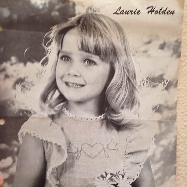 ローリー・ホールデンのインスタグラム：「Throwback 😊  I love when you guys direct message me! You guys are the sweetest! I love you all❤️」