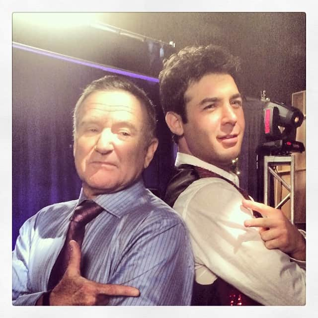 ロビン・ウィリアムズのインスタグラム：「Step back this week to see the beginning of the Bromance. New time 9:30 pm. @jwolks @thecrazyonescbs #zachmitzvah」