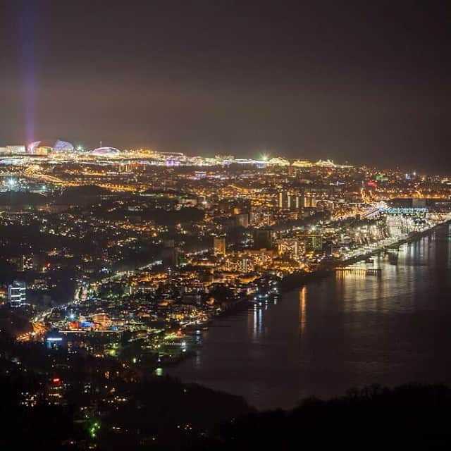 ソチオリンピックのインスタグラム：「Ночная романтика #Сочи2014 / As night comes to the city ... #sochi2014」