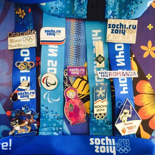 ソチオリンピックのインスタグラム：「Каждый значок это часть истории. Нашей с вами истории. Делитесь вашими олимпийскими и паралимпийскими значками с хештегом #сочи2014! / #Sochi2014 Memories: Each pin is already a history and can tell its own story! And what Sochi2014 pin do you have?」