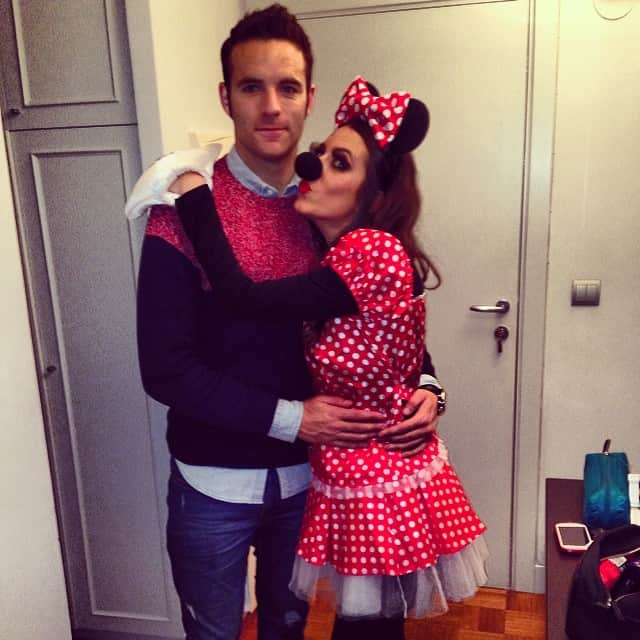 ボルハ・ビゲラのインスタグラム：「Con la autentica Minie Mouse!!!! #lamasguapa #pestañones #miniemouse #carnavalcarnaval #sinlluvia」