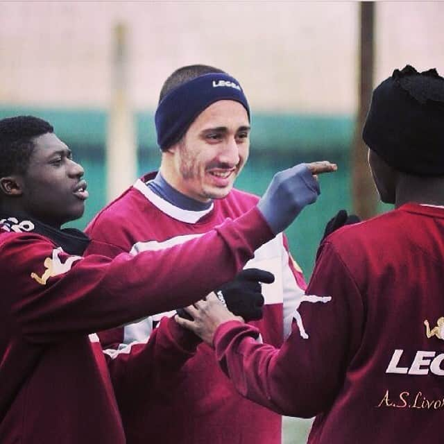 イシャク・ベルフォディルのインスタグラム：「Avec les freres @petitmbaye  #livorno #belfodil」