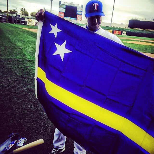 のインスタグラム：「#Curaçao #flag #Rangers#represent」