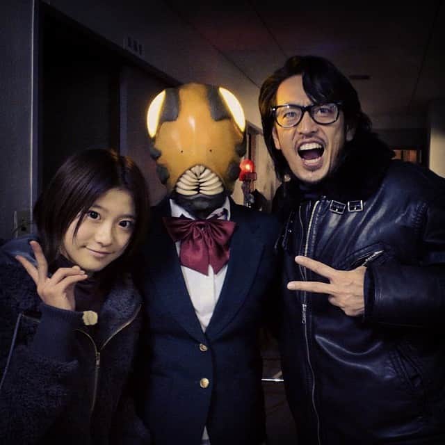 のインスタグラム：「女子高生探偵とピット星人。 ウルトラゾーン「東京ジュラ紀」撮影裏より。 #alienpitt #ultraseven #ultraman #ultrazone #kaiju #alien #tv #japan #japanese #tokusatsu」