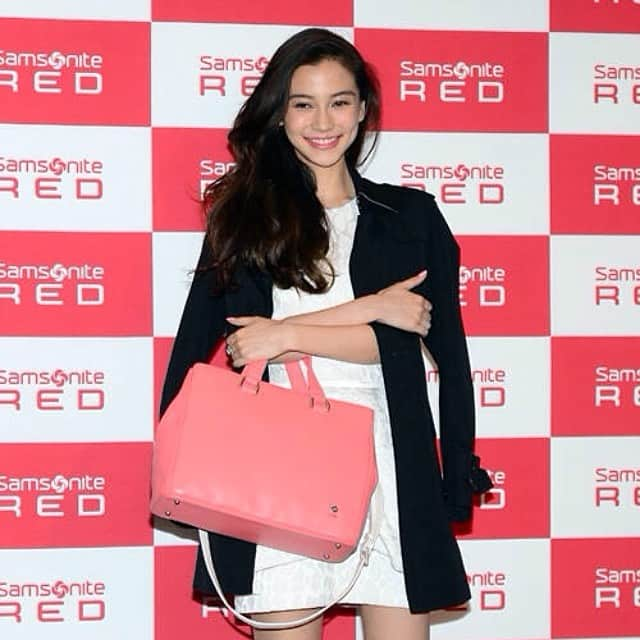 アンジェラベイビーさんのインスタグラム写真 - (アンジェラベイビーInstagram)「#Samsonitered nice bag 💓💓」3月14日 14時41分 - angelababyct