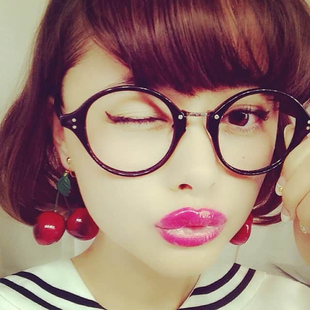 玉城ティナさんのインスタグラム写真 - (玉城ティナInstagram)「good morning 😋💕 #cherry #shooting #tina #loveme #kiss #gm #tokyo #vivi #me #pink #fashion #model #japan #selfie」3月17日 9時14分 - tinapouty