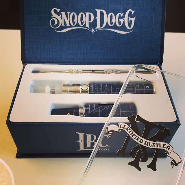 のインスタグラム：「日本に帰ってきたらGペンのスヌープモデルとアイフォンケースが届いてた マジうれしい ありがとう！ @labonocapo #GPen #snoopdogg #certifiedhustler #iphonecase」