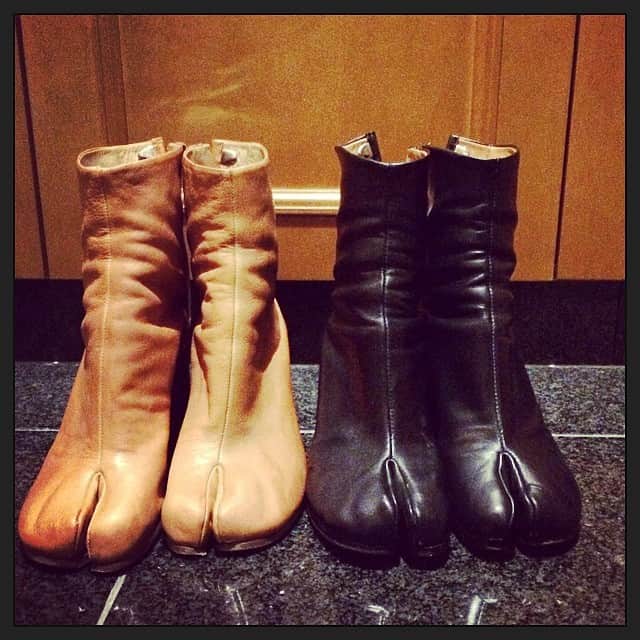シトウレイさんのインスタグラム写真 - (シトウレイInstagram)「本日のメンテナンスはマルタン2足。today's shoe care: Maison Martin Marjiela tabi boots beige&black. @maisonmargiela #shoecarelovers #boots #shoe #MMM」4月18日 9時46分 - reishito