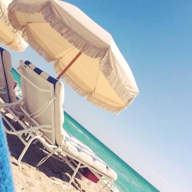 のインスタグラム：「Blue moments #inspirations #sun #sky #sea #beach #sandinmytoes #pool #swimwear #holiday 🐠🐠🐠🐠」