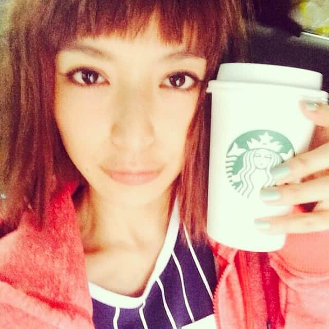 のインスタグラム：「寒かったけどスタバ買ってもらってるんるんるん♪  via twitter #大石参月 #oishimitsuki #Mitsuki」