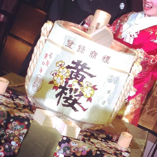 笛木優子のインスタグラム：「素敵な結婚式中💓😘#黄桜」