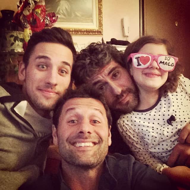マッシモ・ゴッビのインスタグラム：「Family Selfie... @robi_go @samabia #Adri #Marta #SiSelfiechipuó 😂」