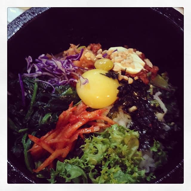 志摩有子さんのインスタグラム写真 - (志摩有子Instagram)「一食目は全州会館の石焼きビビンバ。」5月11日 13時16分 - ariko418