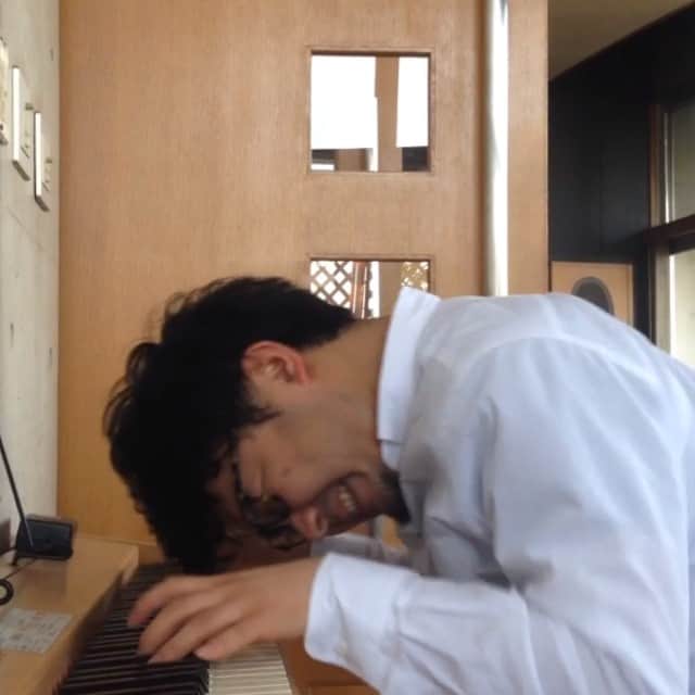 ほな・いこかのインスタグラム：「休日課長、ピアノの発表会。」