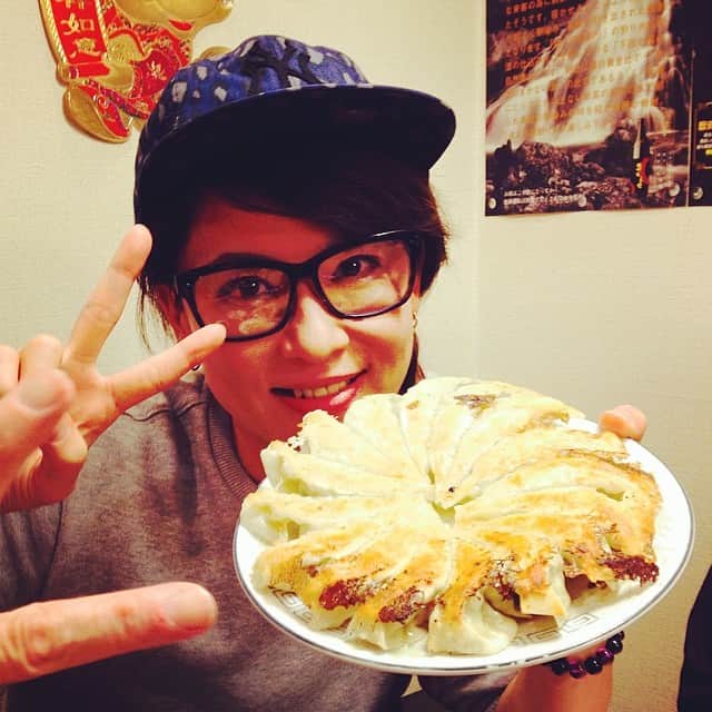 鈴木砂羽さんのインスタグラム写真 - (鈴木砂羽Instagram)「浜松餃子食べたら祭出るかね〜。」5月3日 20時05分 - bombon_sawa