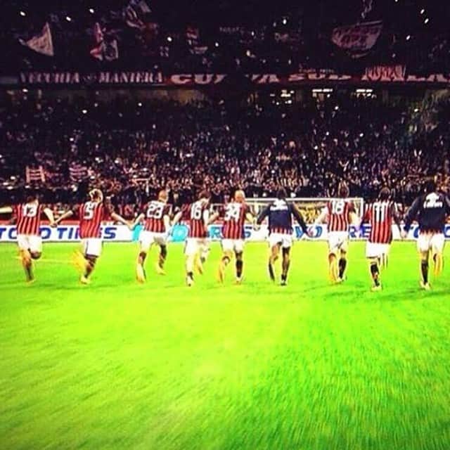 アンドレア・ポーリのインスタグラム：「#forzamilan <3 #16」