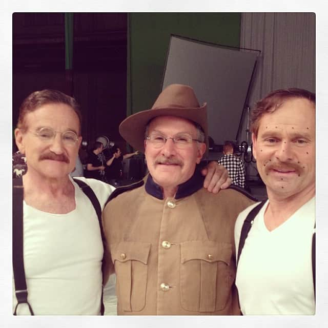 ロビン・ウィリアムズのインスタグラム：「On the set of NATM3 with my long time stand-in, Sal Biagini and stunt double, Mike Mitchell.」