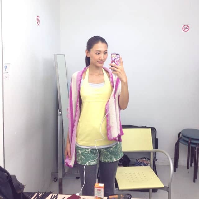 白雪のインスタグラム：「ある日のオフショット📷✨ #撮影 #GLOW #Shooting #Fashion #Magazine #Fashionmagazine #Exercise #Diet #selfie」