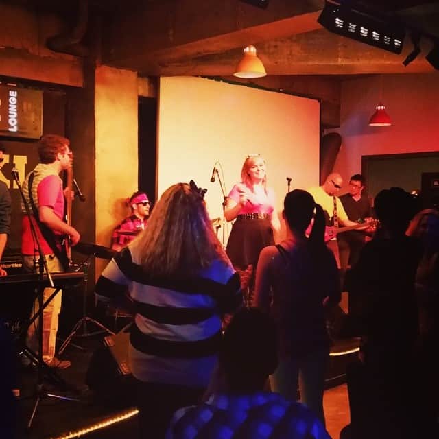 キム・ジェウクのインスタグラム：「Finally found a good place to hang out.  #80'snight  #drunk」