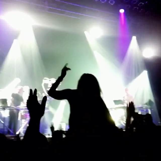 中井ノエミのインスタグラム：「AWESOMENESS.  #disclosuremusic #arigatotokyo #夏フェスシーズン開始 #外国人率やば #汗5Lかいた #concert #sweat #studiocoast #tokyo #UK #festival #disclosure @vicky_loveday @ayanosmile」