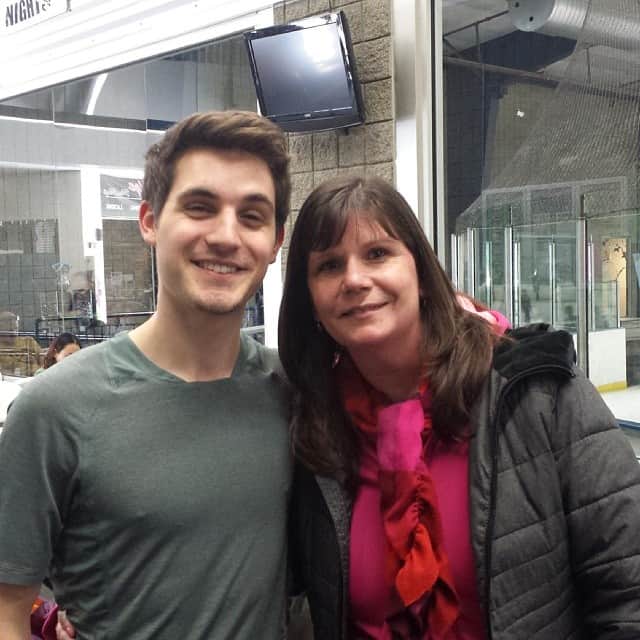 ジョシュア・ファリスのインスタグラム：「Visiting my old rink in #Seattle. I found my very first coach Stacey Castonguay. The sweetest lady I've ever known.」