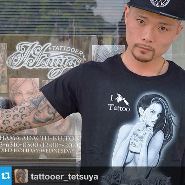 JOYSTICKKさんのインスタグラム写真 - (JOYSTICKKInstagram)「今日は昼に、いつもお世話になっている @tattooer_tetsuya さんのスタジオへ。オリジナルのTシャツのモデルをさせていただきました。光栄なことです！ありがとうごさまいます🙏 この腕のピエタと豹柄のTATTOOもTetsuyaさんの作品です。  #Repost from @tattooer_tetsuya with @repostapp --- break🚬 今日は1時からwebshopの撮影を致しました😎 tattooも綺麗に馴染んでました^ ^ Thanks joy😎 iPhoneケースは完売いたしました。ありがとうございます(^^) 只今二人目のお客様😎休憩中です🚬 #tattoo #tattoomachine #topmodel #portrait #pinupgirl #portfolio #model #sketch #art #artstag #artwork #draw #blackandgreytattoo #nikon #タトゥー」5月23日 21時01分 - joystickk_baih