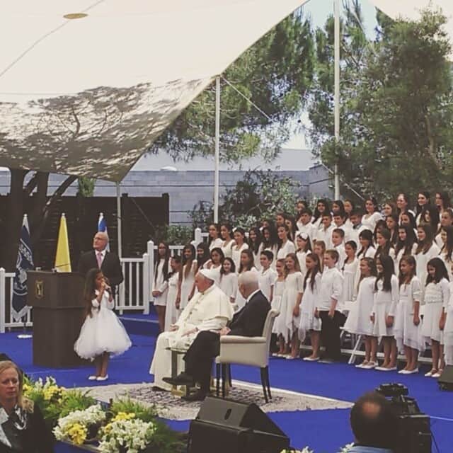シモン・ペレスのインスタグラム：「#PopeinIsrael」