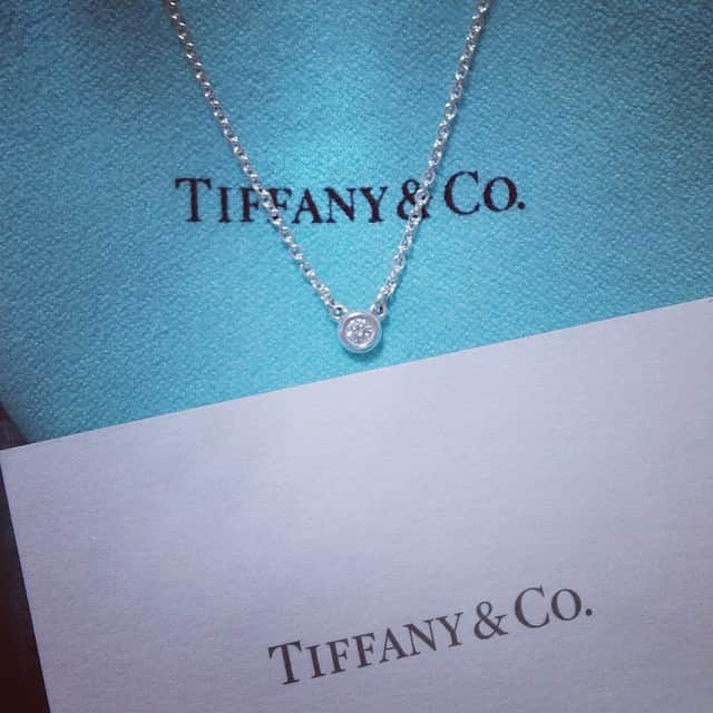 太田麻美さんのインスタグラム写真 - (太田麻美Instagram)「💘💘💘 #mybirthday#present#TIFFANY&Co.#Necklace#Diamond#Silver#very#cute#」5月27日 20時00分 - asami0523