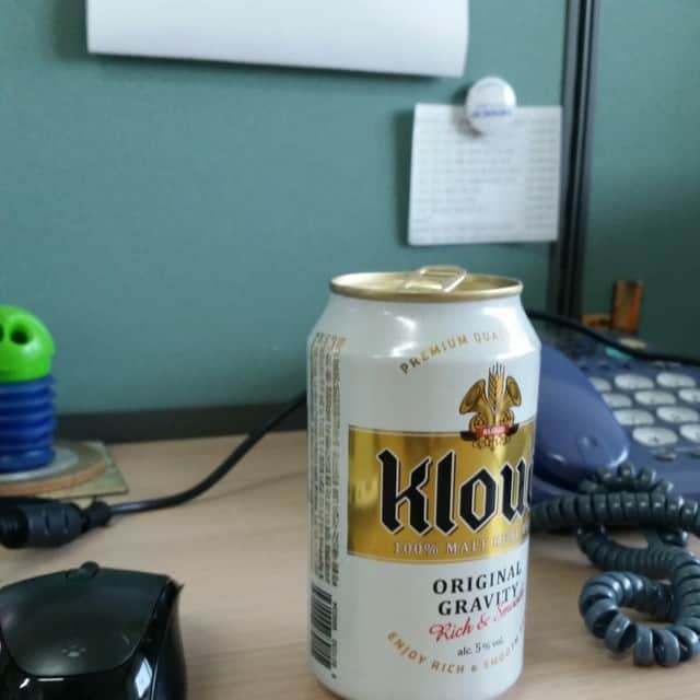 キム・ジェウクのインスタグラム：「Crappy korean beer = budlight + water . Shit」