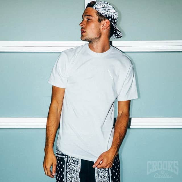 Crooks & Castlesさんのインスタグラム写真 - (Crooks & CastlesInstagram)「Bandit Knit Crew T-Shirt, Bandit Knit Sweatshorts, and 5 Panel hat available now for our #CrookSummer collection. S/O to @van_styles for the shoot.」5月28日 3時44分 - crooksncastles