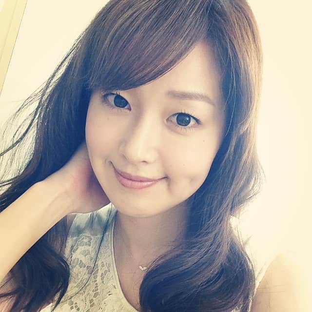 笛木優子のインスタグラム：「今日暑いですね☀️🎶😁 日焼けと水分補給気をつけましょう💙」