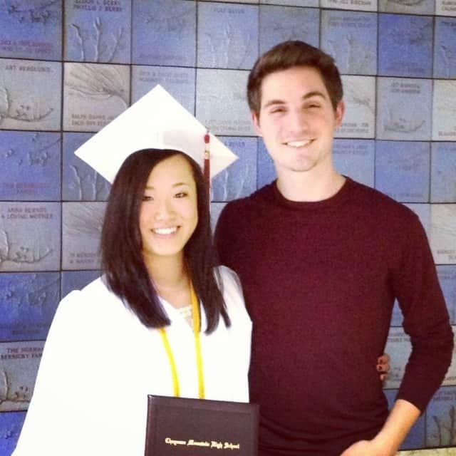 ジョシュア・ファリスのインスタグラム：「Congratulations to Jelly for graduating!! I'm proud 😲😆😆 #graduation #finallydone」