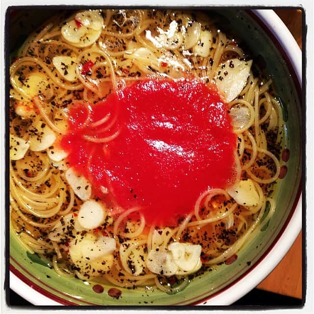 志摩有子さんのインスタグラム写真 - (志摩有子Instagram)「ロケ後に念願のスープスパ。前田さん、ついに来たよー！#ランチ #美味しいけど汗だく」6月2日 12時33分 - ariko418