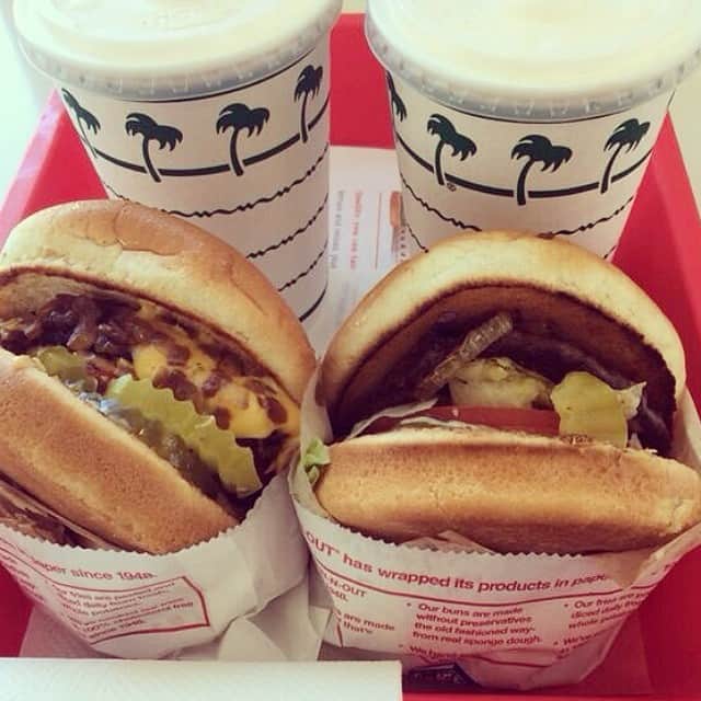 井上ジョーのインスタグラム：「Best hamburger:-> #LA #innoutburger #food #yummy」