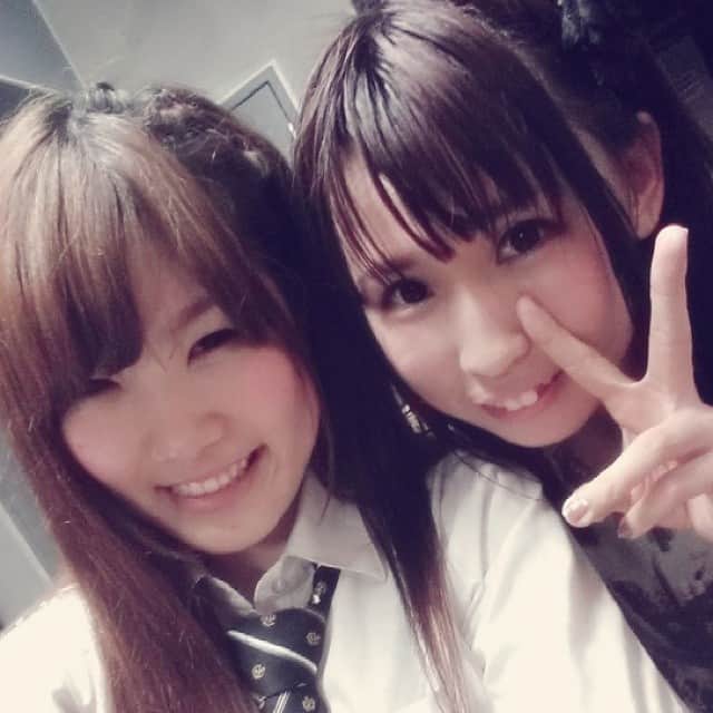 小玉いづみのインスタグラム：「６月最初の対バンライブありがとうございました！ 今日のハイライトは24歳でたまじコールが沸き上がったこと。あれ。 まわりの肌年齢におしつぶされそーになったけど、頑張ったよ！ 褒めて！今日の長老を！←」