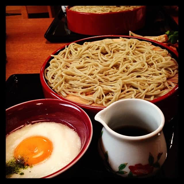 志摩有子さんのインスタグラム写真 - (志摩有子Instagram)「夏の気配を感じたらとろろ蕎麦。 #蕎麦」6月11日 19時50分 - ariko418