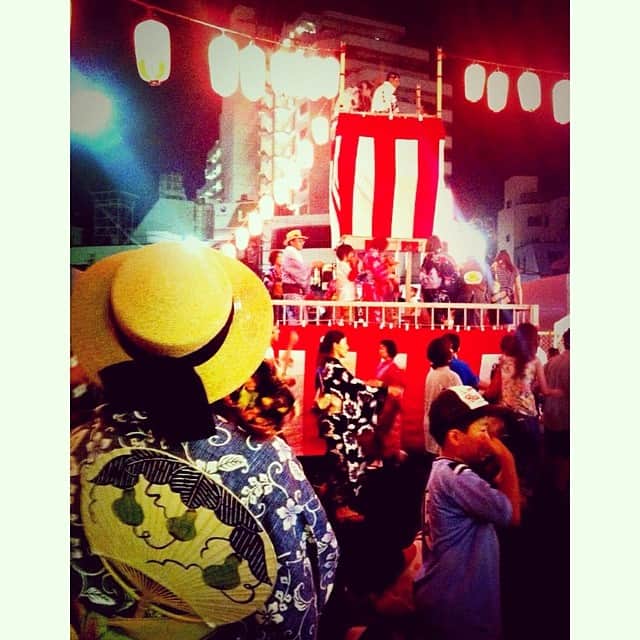 のインスタグラム：「傘をさして次の季節を待つ。  #summer #浴衣が似合う素敵な後ろ姿に惹かれて」