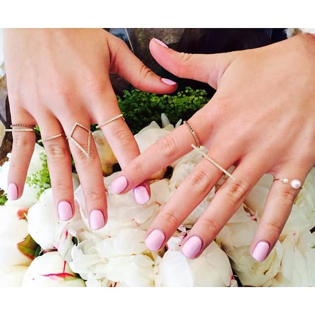 Hirotaka Jewelryさんのインスタグラム写真 - (Hirotaka JewelryInstagram)「Every girls hands need to look like this! #diamonds #hirotaka #rings #chic #love #girlsbestfriend #todiefor #flowers」6月18日 5時45分 - hirotakajewelry